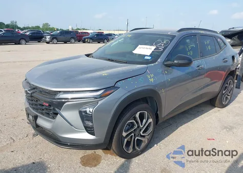 2025 Chevrolet Trax Fwd 2Rs z USA, uszkodzony, nr VIN KL77LJEP8SC037636